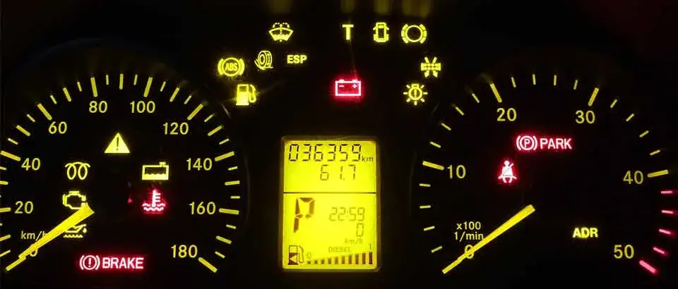 https://swifttyrespecialist.sg/wp-content/uploads/2021/08/car-warning-lights.webp