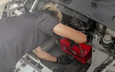 Technician replace the car battery